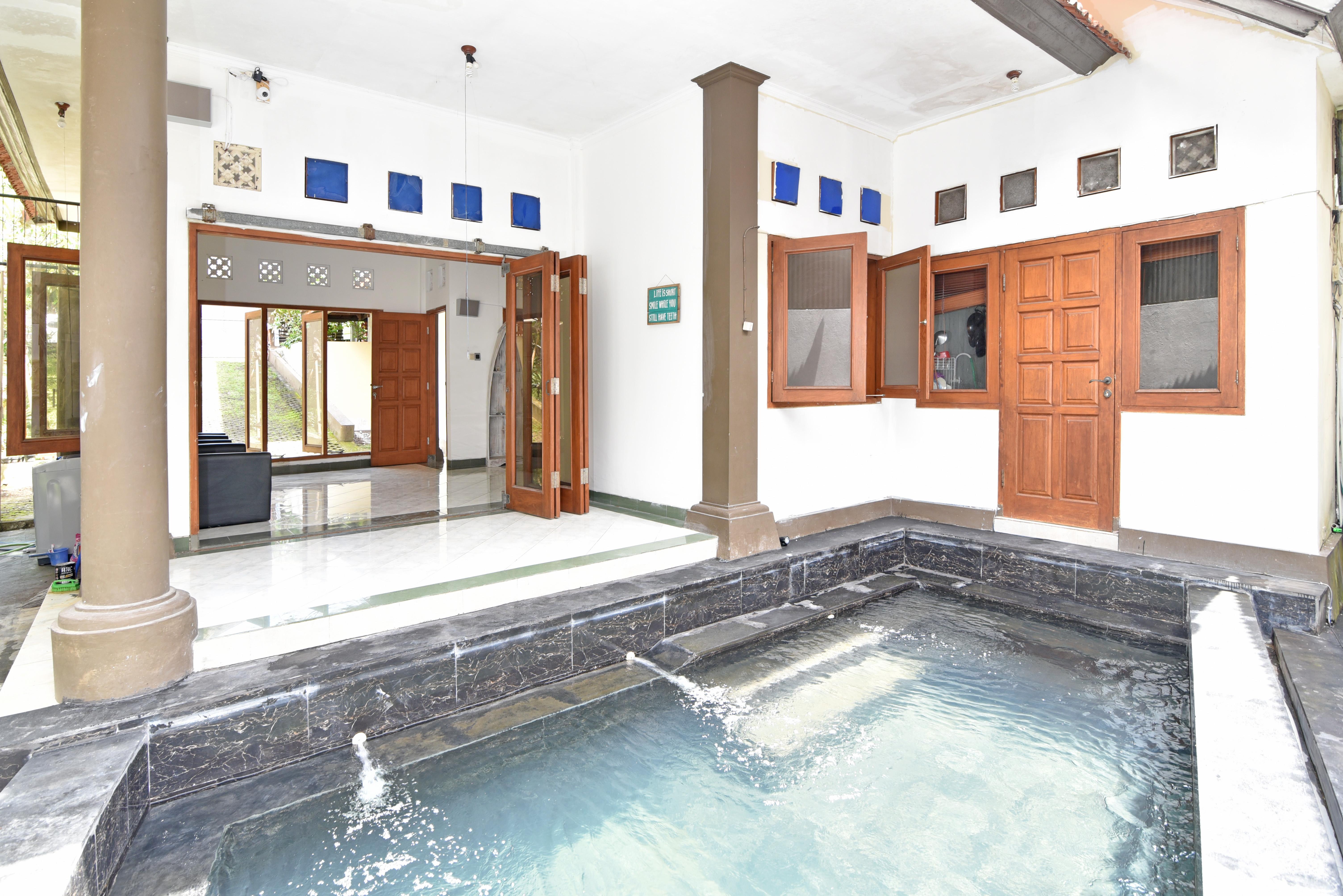 Reddoorz @ Jalan Gatot Subroto Denpasar Hotel Exterior photo