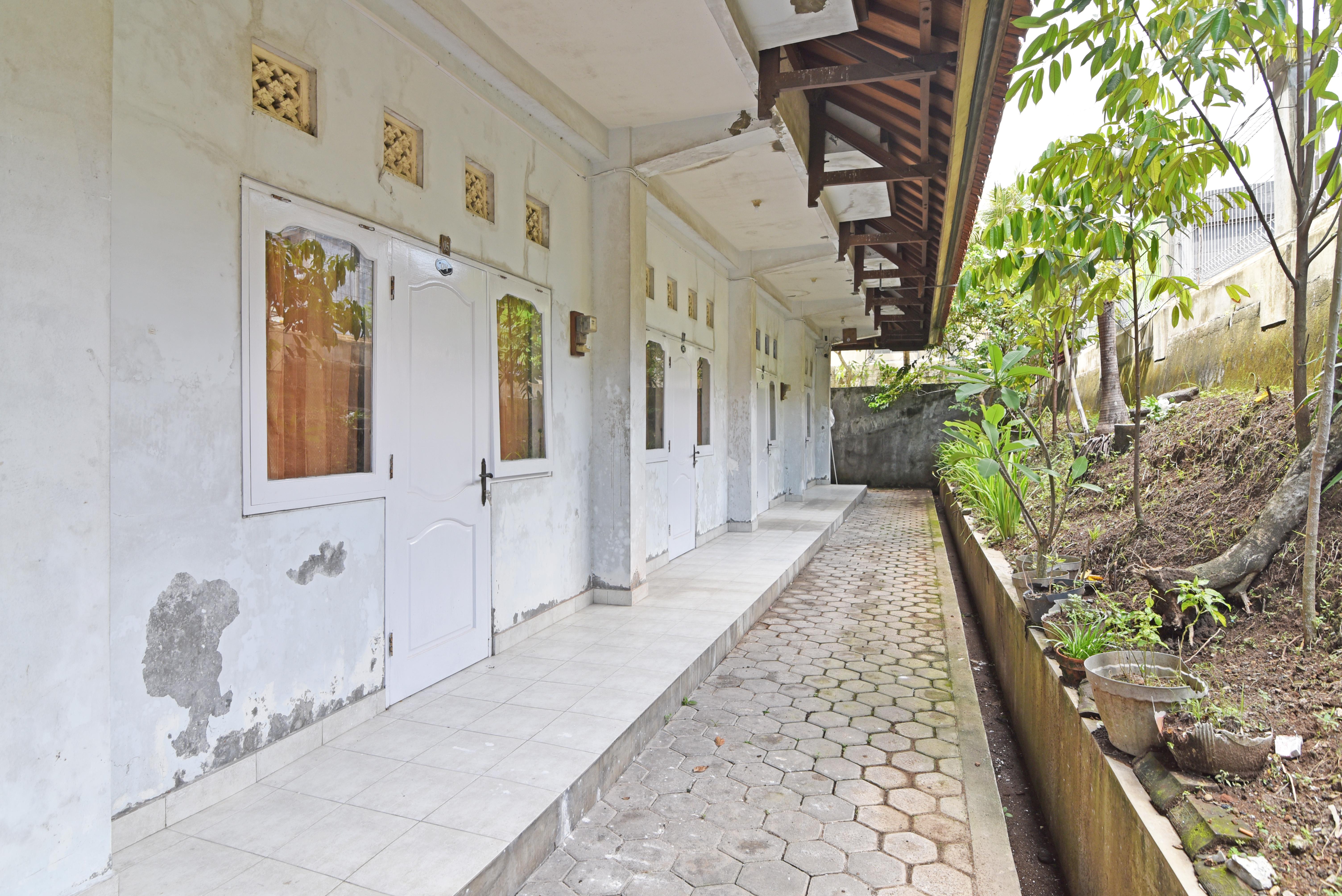Reddoorz @ Jalan Gatot Subroto Denpasar Hotel Exterior photo